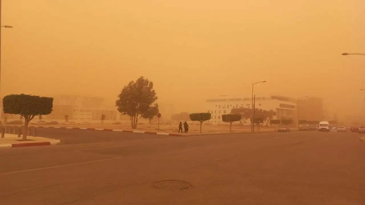 تحذير من هبات رياح قوية وعواصف رملية تضرب المغرب بداية من الخميس والجمعة